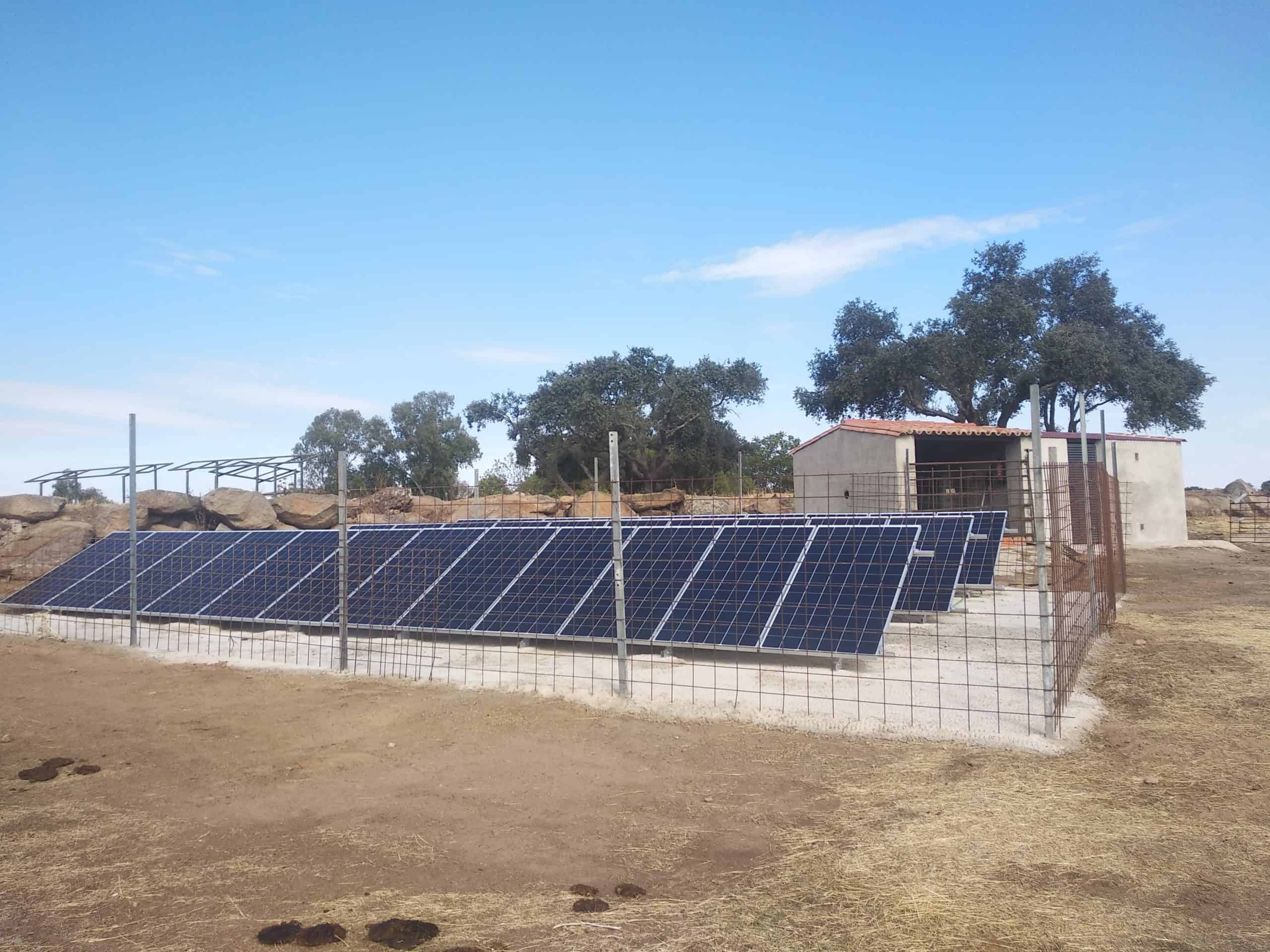 10,5 kW Risen Solar 330 W con baterías OPzS (Badajoz)