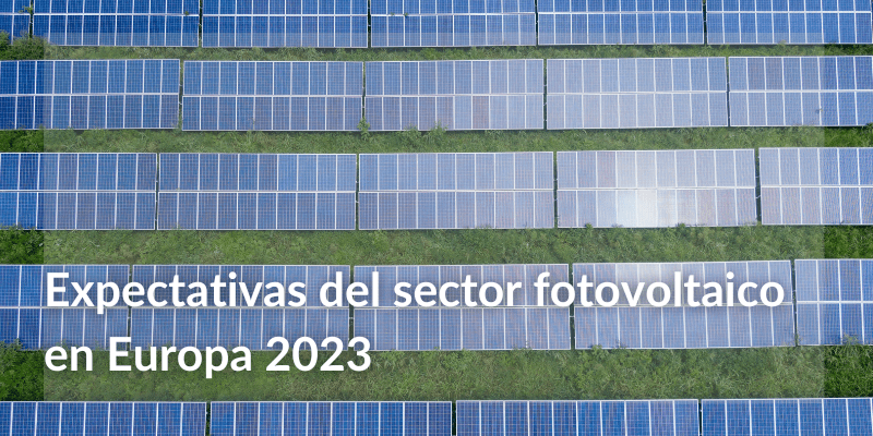 Imagen de placas solares con la frase: expectativas del sector fotovoltaico en Europa 2023